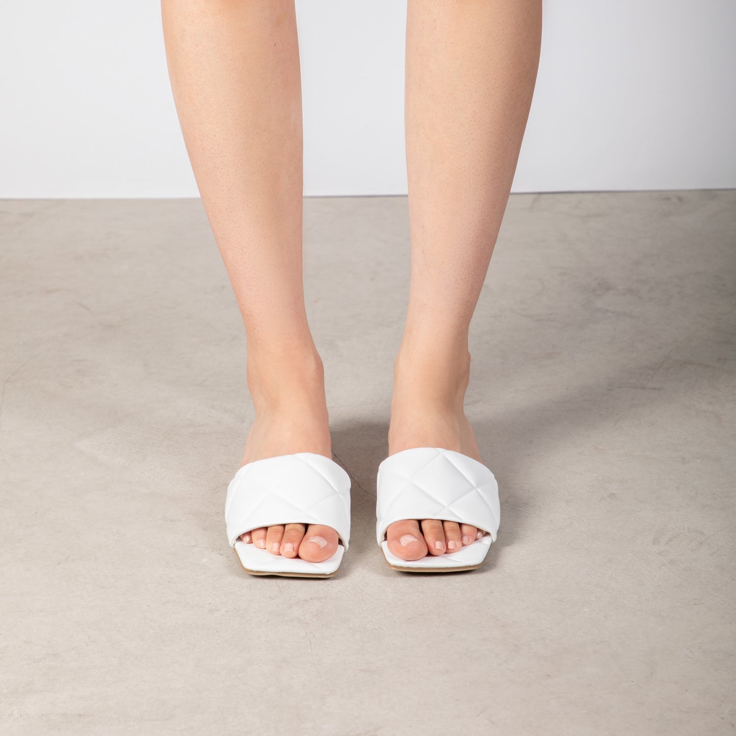 RAID Adora Flat Mule in White